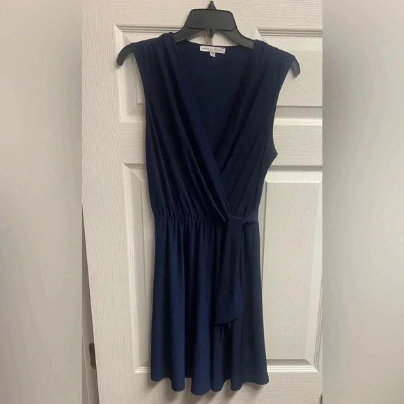 Annalee + Hope Navy Sleeveless Wrap Dress Size Medium. - Picture 1 of 4